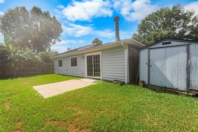 Building Photo - 1735 Oak Ridge Dr