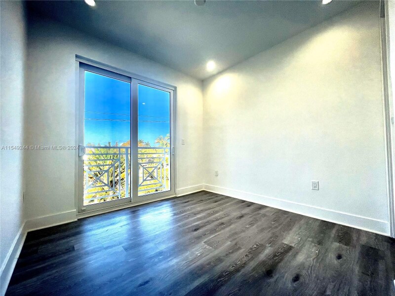 Building Photo - 1602 Hayes St