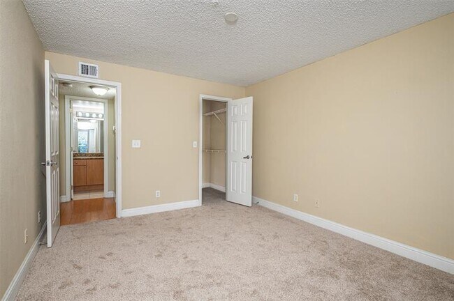 Building Photo - 731 Vista Isles Dr