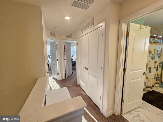 Building Photo - 1870 Boulder Dr