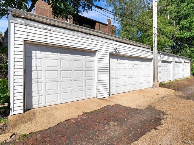 Building Photo - 3548 Victor St