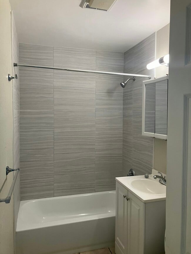 Building Photo - 5774 Gallatin Ln