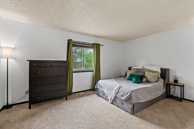 Building Photo - 4303 Eastcrest Cir W