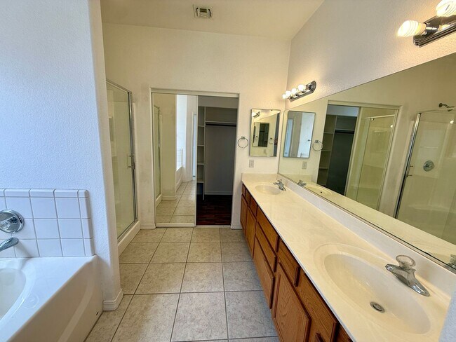 Building Photo - 2116 Roy Rogers Way