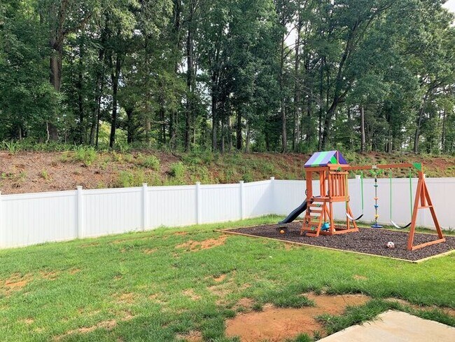 Building Photo - Newer Home in Reedy Fork, SS Appliance, Gr...
