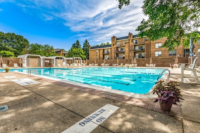Building Photo - Available Now! 1 Bed / 1 Bath Condo in the...