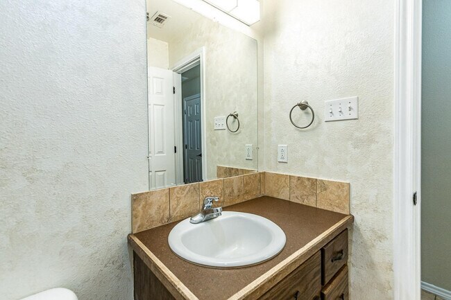 Building Photo - 811 11th St