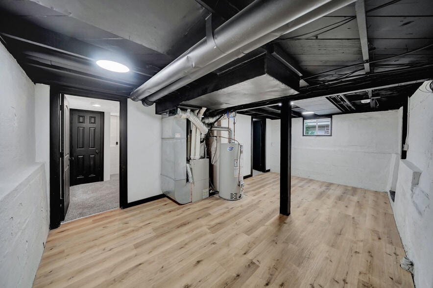 Building Photo - 705 New Hampshire St