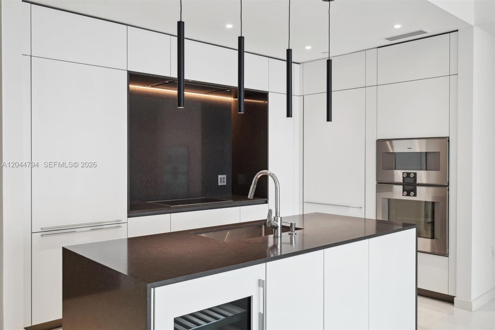 Building Photo - 300 Biscayne Boulevard Way