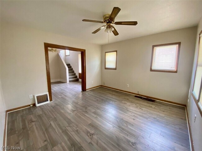 Building Photo - 93 Jewett St