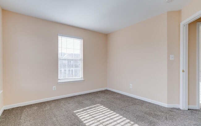 Building Photo - Charming Abingdon Townhome with Modern Upgrades!