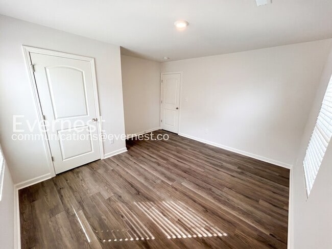 Building Photo - 109 Maple Spg Trl