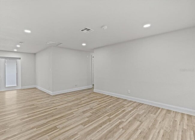 Building Photo - 7480 Hobson St NE