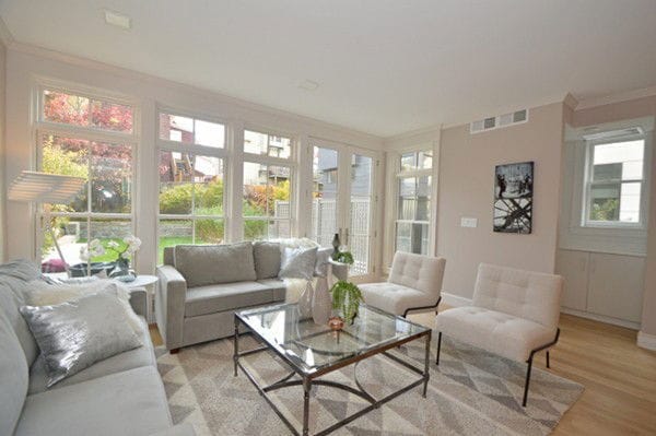 Building Photo - 136 Banks St