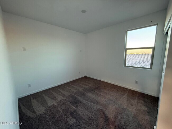 Building Photo - 14074 W Valentine St