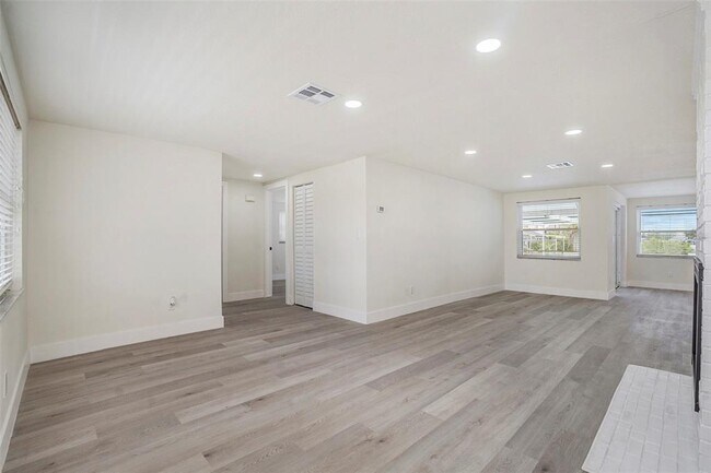 Building Photo - 15606 Allmand Dr