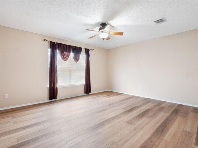 Building Photo - 2727 High Point Dr