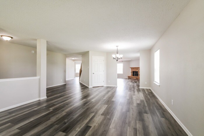 Building Photo - 5851 N Quincy Dr