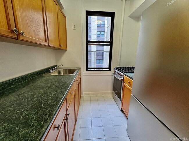 Building Photo - 98-41 64th Rd