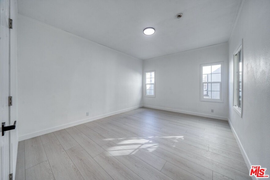 Building Photo - 5355 W 8th St