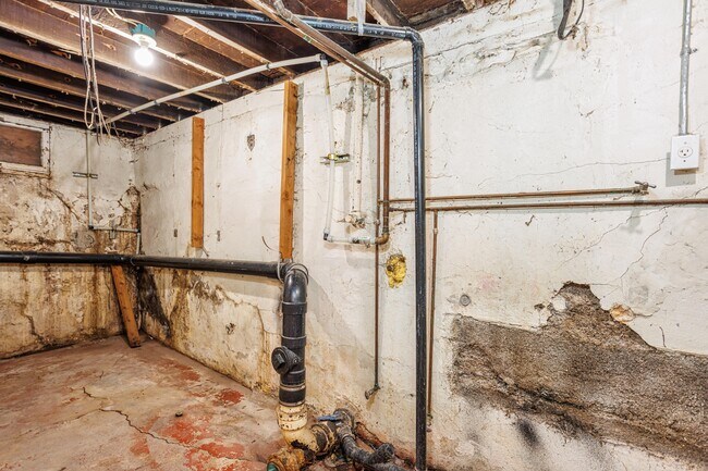 Building Photo - 4313 N Kerby Ave