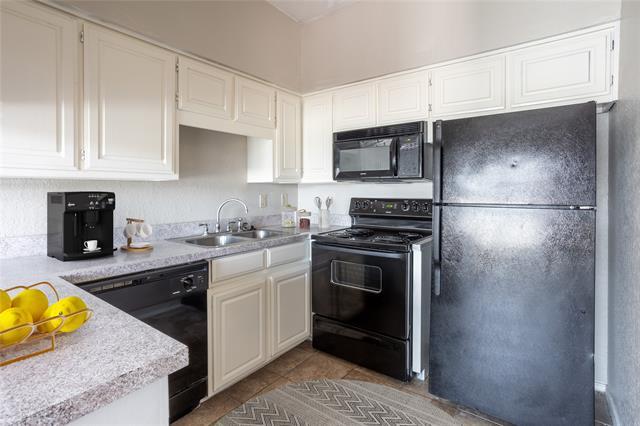 Building Photo - 400 E Pearl St