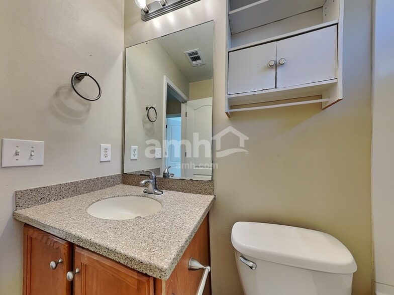 Building Photo - 28 Bostwick Dr