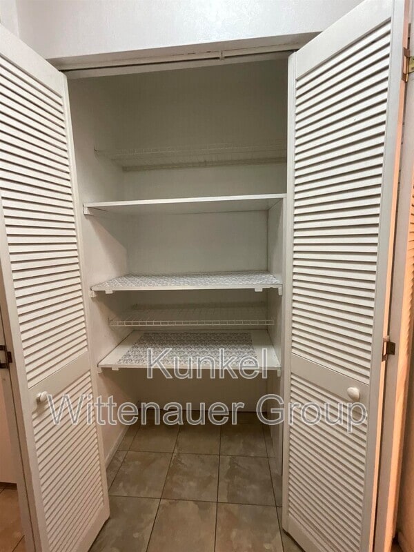 Building Photo - 23 Innsbruck Ln