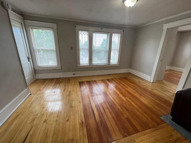 Building Photo - 109 W Rosedale Ave