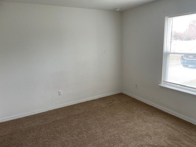 Building Photo - 5 Spruce Pass