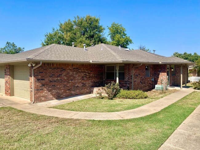 Building Photo - Quiet 2 Bed, 1 Bath in Edmond