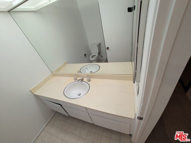 Building Photo - 415 Montana Ave