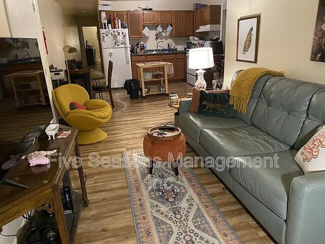 Building Photo - 67 King St