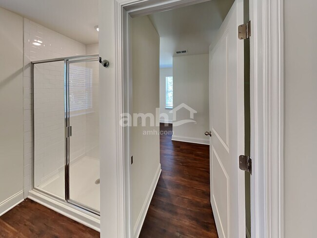 Building Photo - 1943 Windsor Park Ave