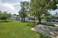 Building Photo - 20 E Eureka Dr