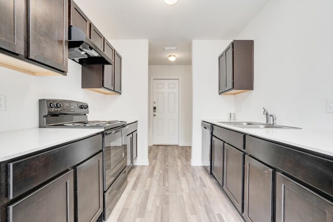 Building Photo - 1102 W 34th St