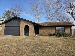 Building Photo - Beautifully updated modern ranch home in the heart of Jenks. Close to Jenks High School, Main Str...