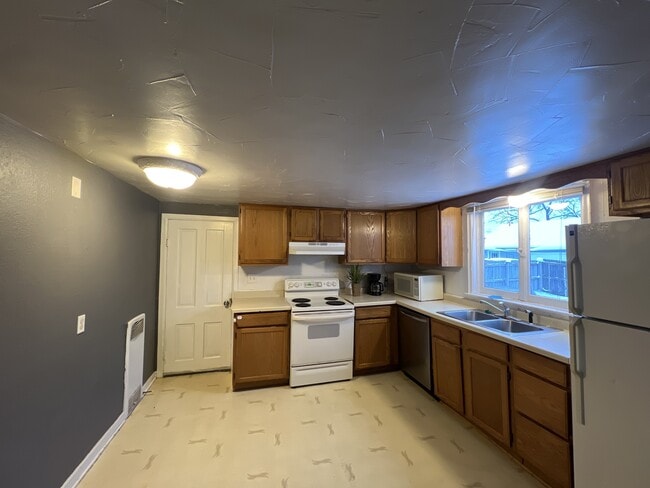 Building Photo - 353 Prospect Ave