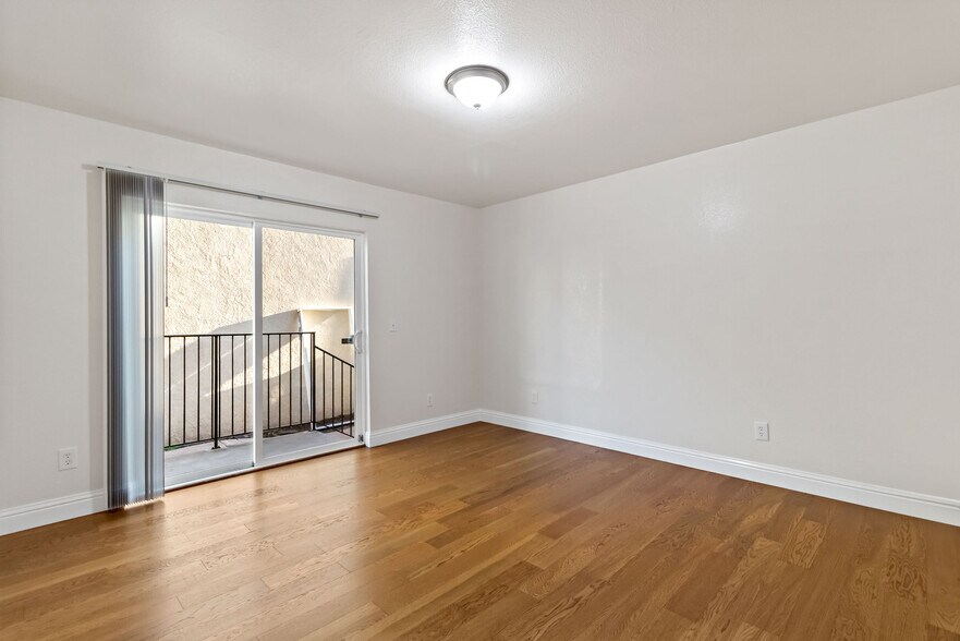 Building Photo - 2644 62nd Ave