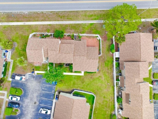 Building Photo - 104 Lakewood Dr