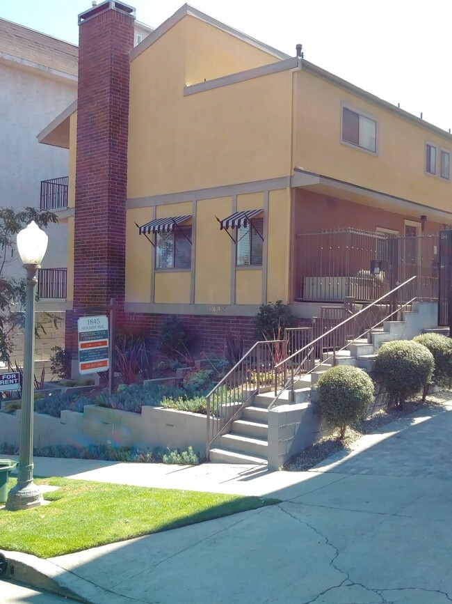 Building Photo - 1845 Holmby Townhome - MUST SEE!