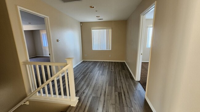 Building Photo - MOVE IN READY!!