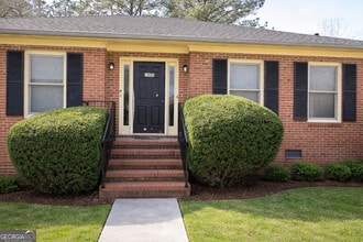 Building Photo - 1905 Karen Cir