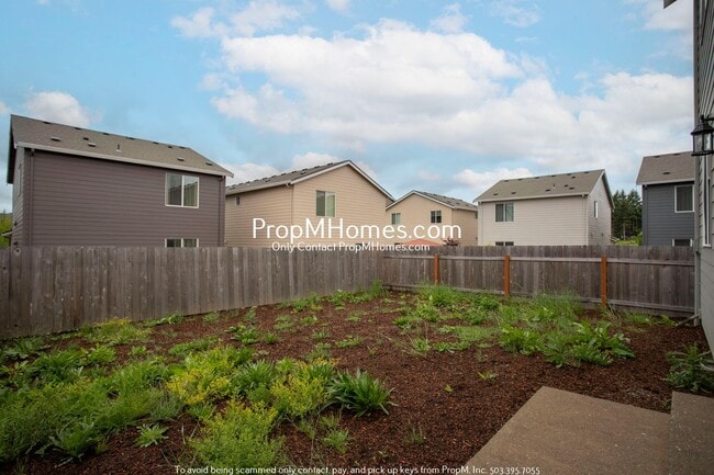 Building Photo - Modern Three Bedroom in Gresham's Newest Community!