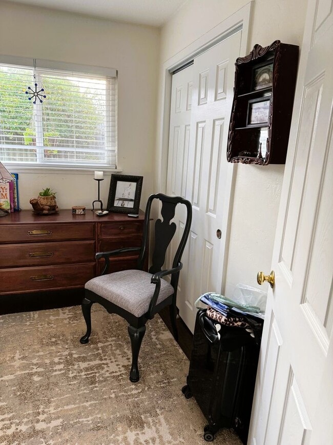 Building Photo - Delightful Home with Fenced Yard Great Cul...