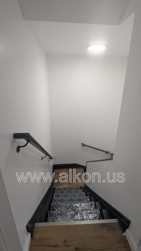 Building Photo - 566 Greenfield Ave