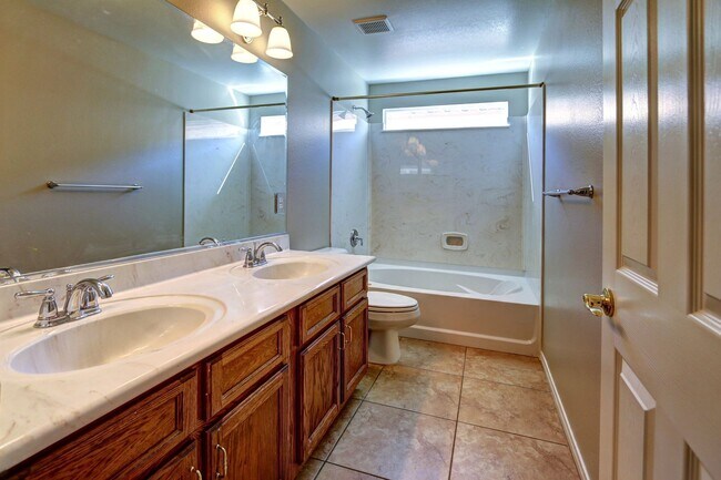 Building Photo - 6733 Lydian Ct
