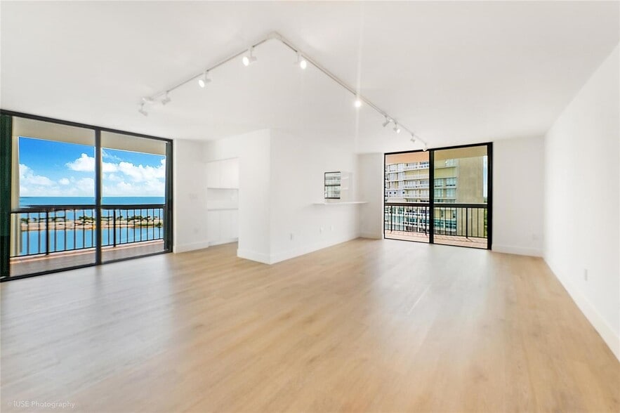 Building Photo - 2333 Brickell Ave
