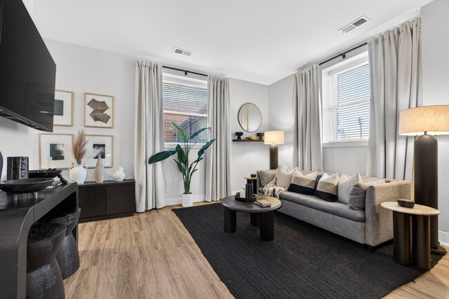 Building Photo - 1424 N Park Pl