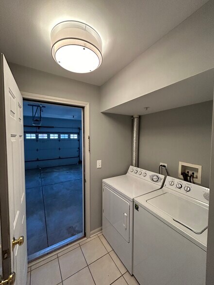 Building Photo - 958 Kensington Dr